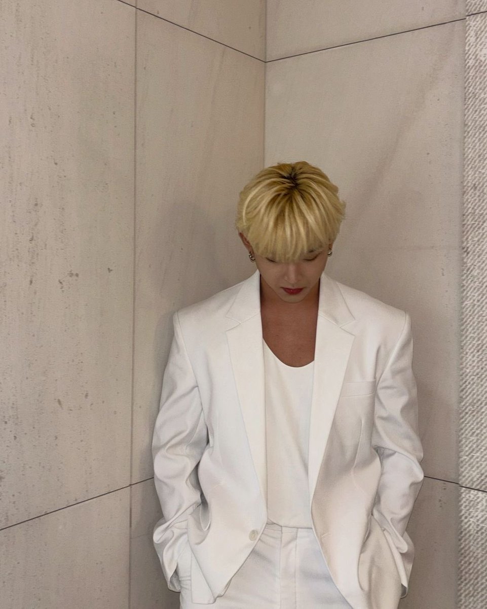 ONEUS_Ecuador's tweet photo. 📸|| Actualización de Leedo en su cuenta de Instagram (leedo_kgh) 🐥✨

🐥: todo blanco… 이도?

#ONEUS #원어스 #이도 #LEEDO https://t.co/nA7EPvErbe