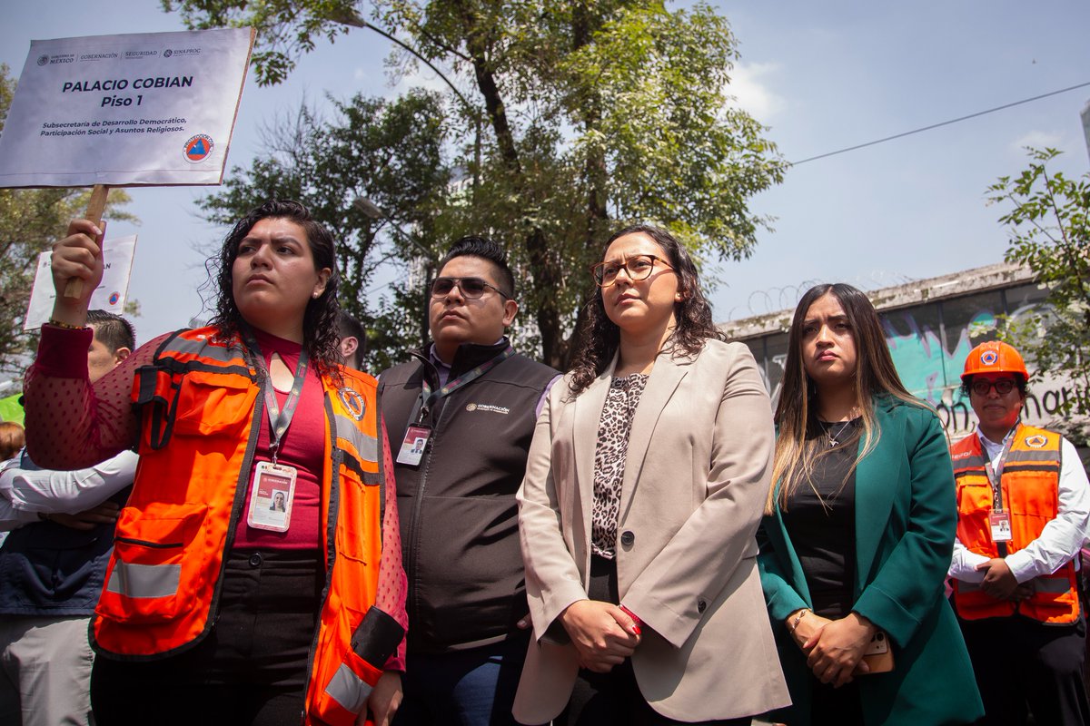 Participamos en el #SimulacroNacional2024, encabezado por la secretaria <a href="/LuisaAlcalde/">Luisa Alcalde</a> y los subsecretarios <a href="/IMarianaRB/">Mariana Rodríguez</a> y <a href="/arturomedinap/">Arturo Medina</a>.

Siguiendo las indicaciones de Protección Civil, servidores públicos fueron parte de esta actividad que fomenta la correcta actuación en casos