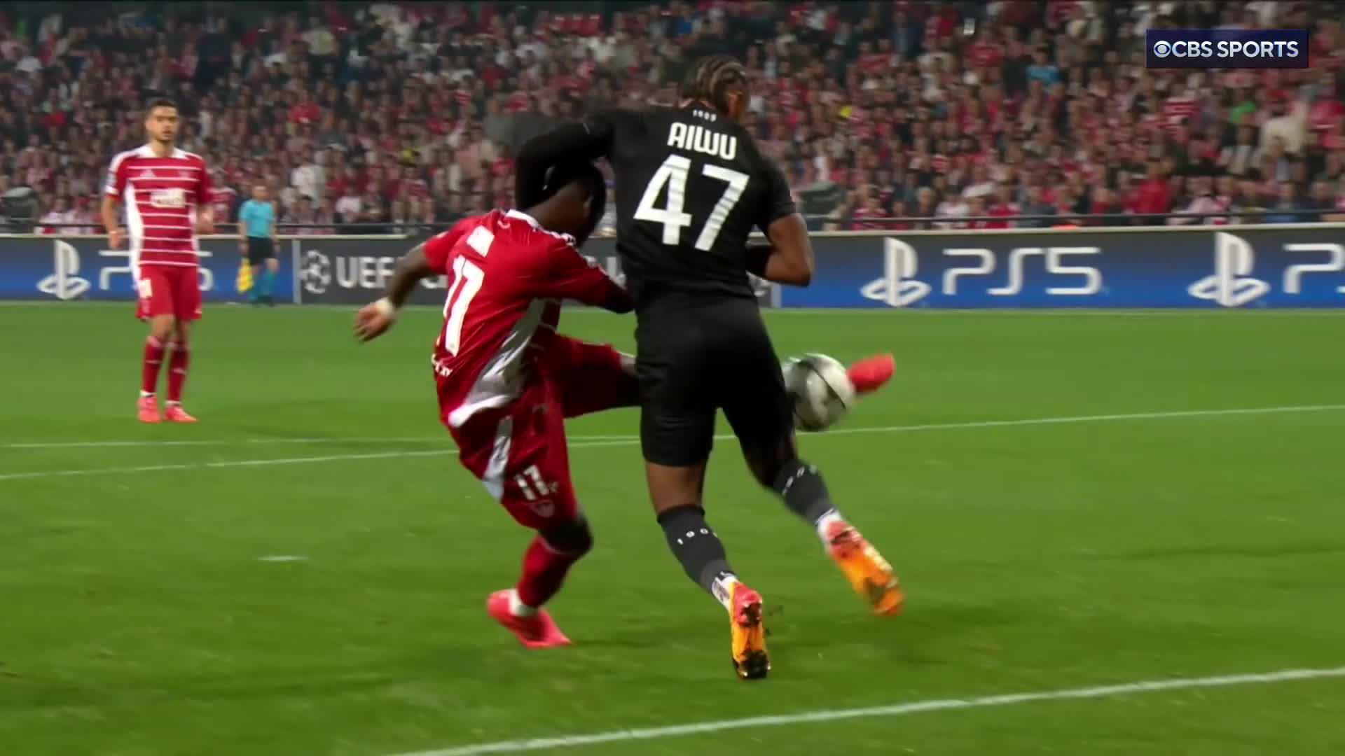 Abdallah Sima with an acrobatic finish for Brest! 👏
