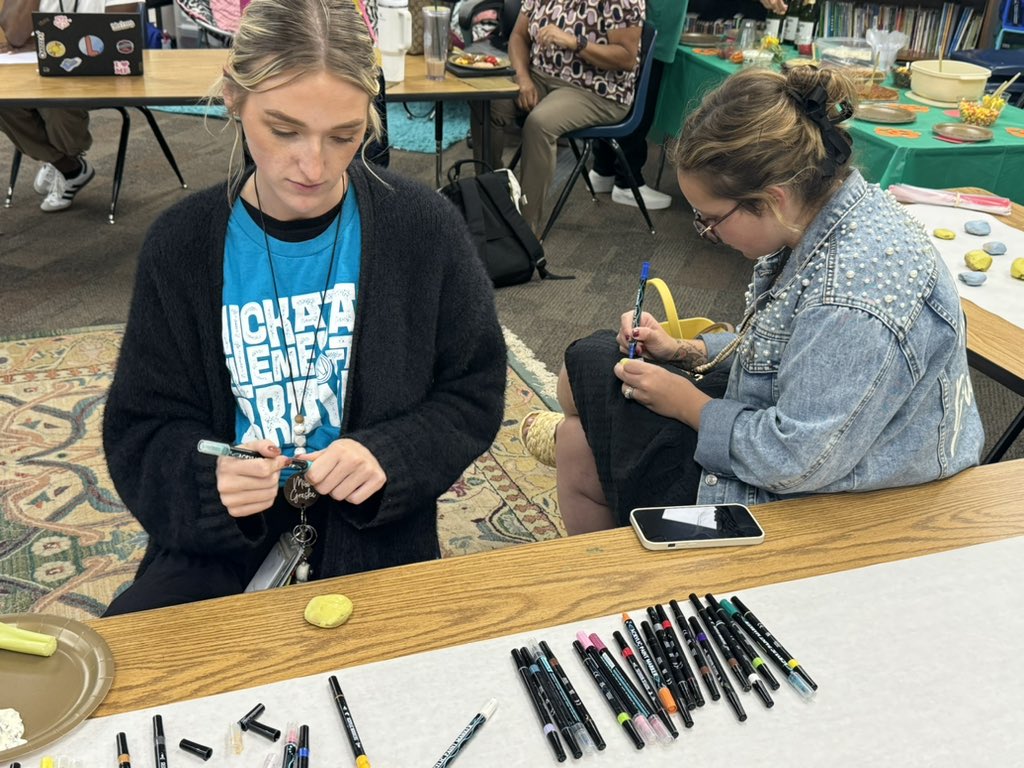 kfyoder1's tweet image. Collaboration Hour was a huge success!  Teachers getting their gifted endorsement and Target Teachers spend the afternoon brainstorming and getting to know each other ❤️ @NESTarget  @CobbAlp #lovetothinkhere #wearebettertogether