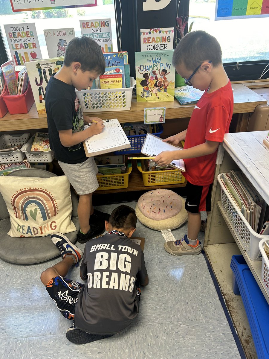 MsKravitzReads's tweet photo. Today we went on a hunt for words around the room that had C,K, or CK. It was so much fun! 🕵️🕵️‍♀️🔎 @KLSBethpage @BethpageUFSD https://t.co/xTXMqiqlNW
