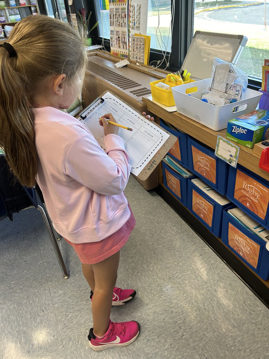 MsKravitzReads's tweet photo. Today we went on a hunt for words around the room that had C,K, or CK. It was so much fun! 🕵️🕵️‍♀️🔎 @KLSBethpage @BethpageUFSD https://t.co/xTXMqiqlNW