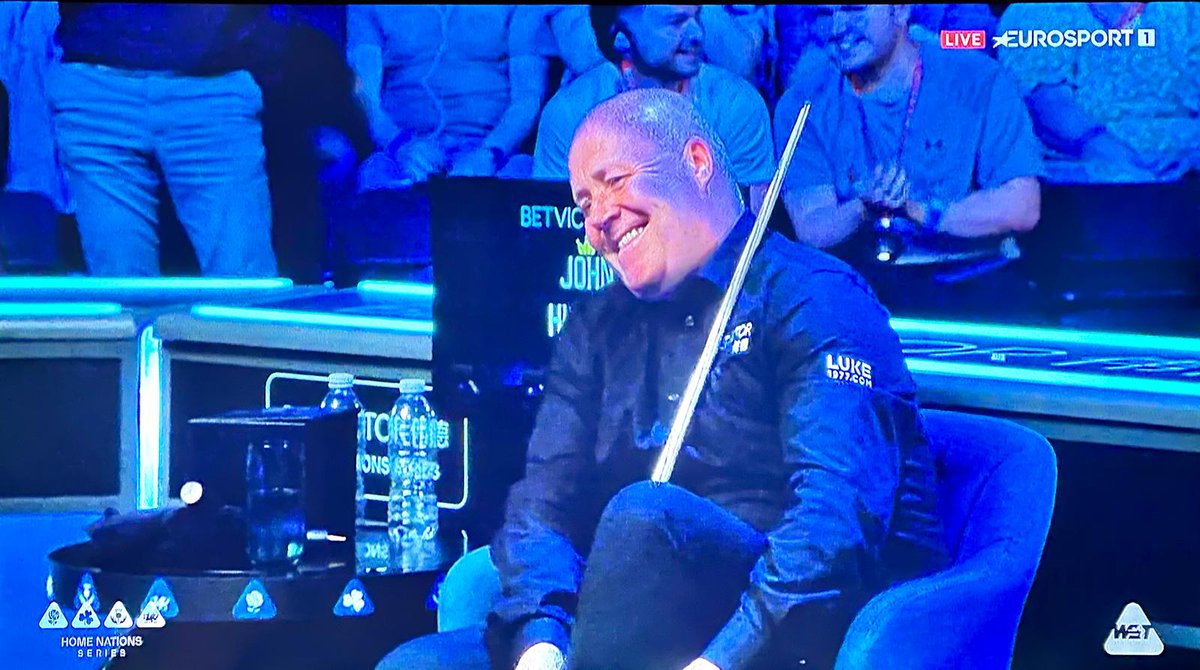 El maestro John Higgins ha conseguido su centena número 1000. El pabellón en pie, aplaudiéndole y su rival, Mark Allen, también.
Y yo desde el sofá de casa
<a href="/sergiomguti/">Sergio M. Gutiérrez</a>
<a href="/spainprosnooker/">Spain Pro-Snooker</a>
<a href="/ArturoPerezGil/">Arturo Pérez Gil</a>
<a href="/martintxo/">Martín Pérez</a>