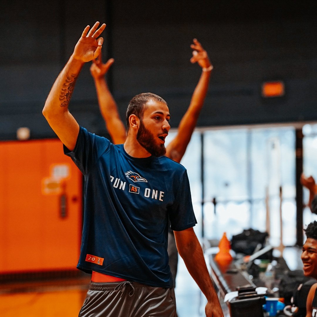 Keep on the target.

We never shy away from the work.

#BirdsUp🤙 | #LetsGo210