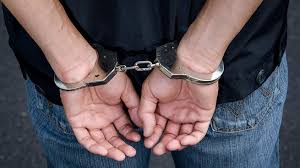 📰#TurnodeTarde 🚔
🚩Interviene con un hombre que tenía varias requisitorias judiciales marcadas.
📝 Es #detenido y puesto a disposición judicial.
 #SeguridadCiudadana 
<a href="/policianigran/">Policía Nigrán</a>