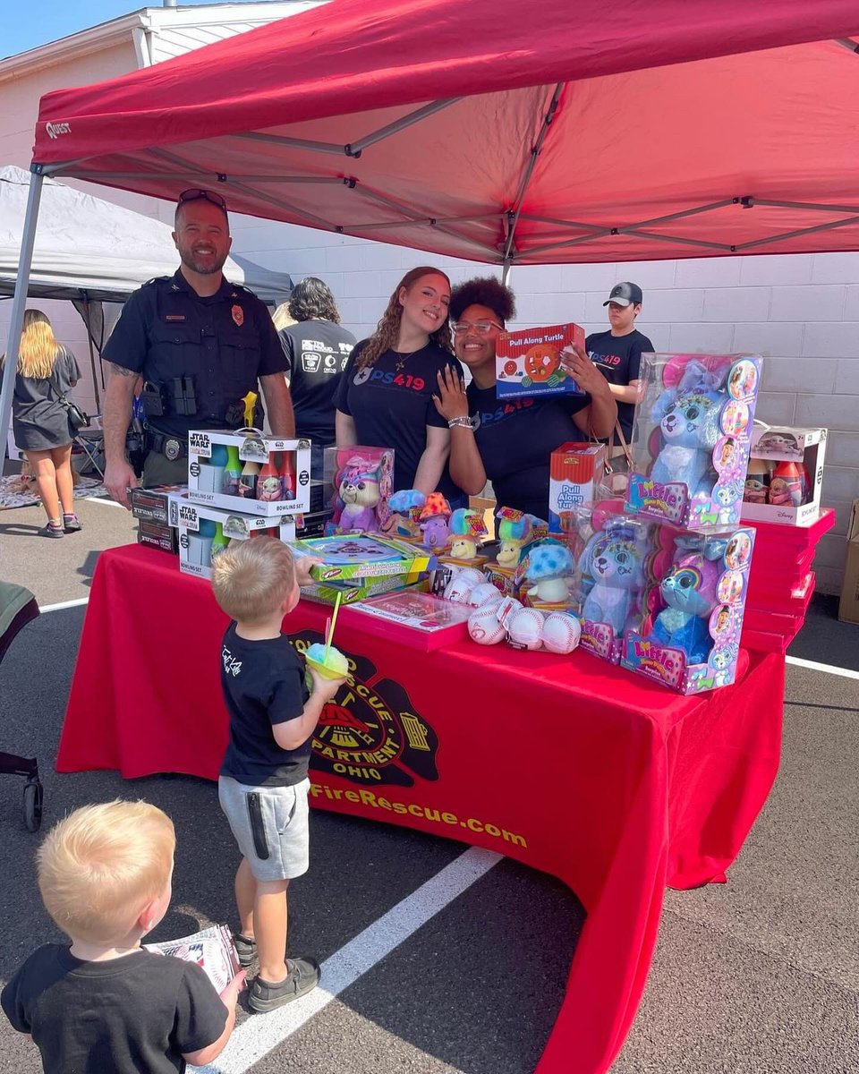ToledoFire's tweet photo. FIRE SAFETY DAY was a huge success thanks to all that came out.
#safekidsgreatertoledo #ImaginationStation
#toledozoo #metroparks
#theicypaw #claudiacomfortdog #casa
#lucascountychildrensservices #toledolibrary #americanredcross
#wanderingbean #mikeeck #csx https://t.co/b7HjgEEXAr