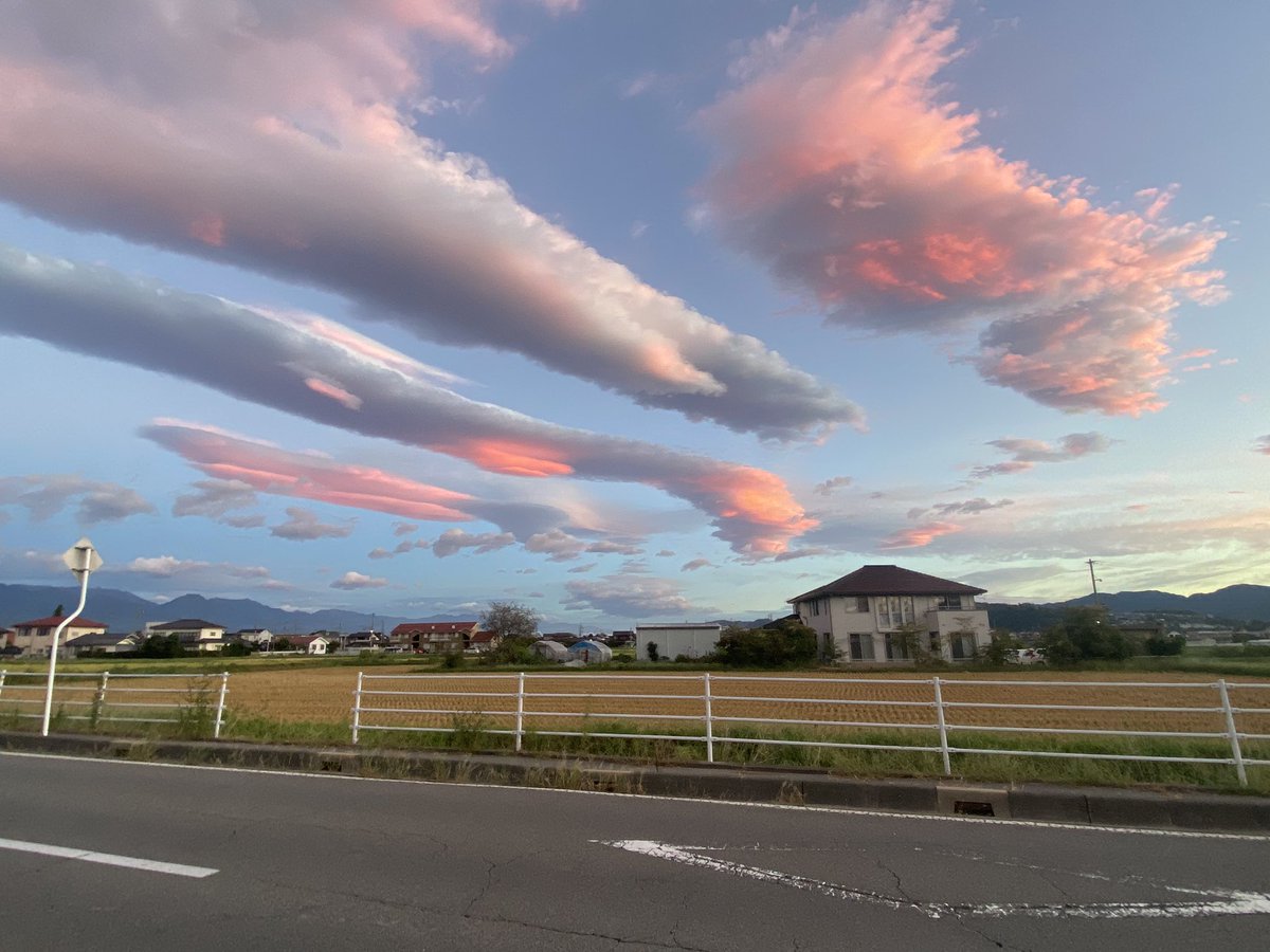 MountButaModern's tweet photo. 朝ジョグなう！
朝焼けが美しい☀️
土日は雨だが、本日は登山日和の美ヶ原 &amp; 常念岳 https://t.co/SqsvJKHseP