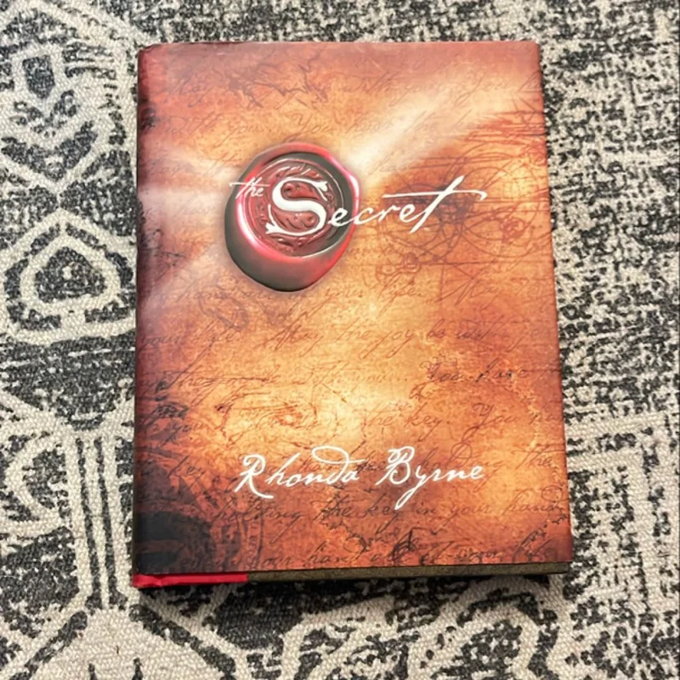 honordetigre's tweet photo. Conor McGregor confía ciegamente en este libro.

Dice que usó este Secreto para crear la vida de sus sueños...

He aquí 11 lecciones que también cambiarán tu vida: https://t.co/GCa46LGdmL