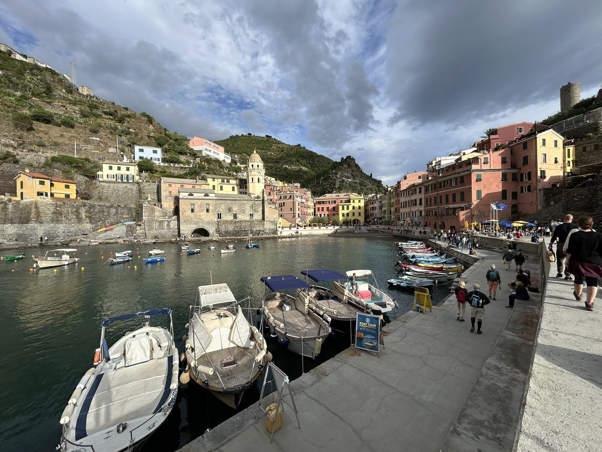 DavidRobb22's tweet image. Beautiful Vernazza, one of the Cinque Terre on the Ligurian coast in Italy #MedWatch 🇮🇹😉