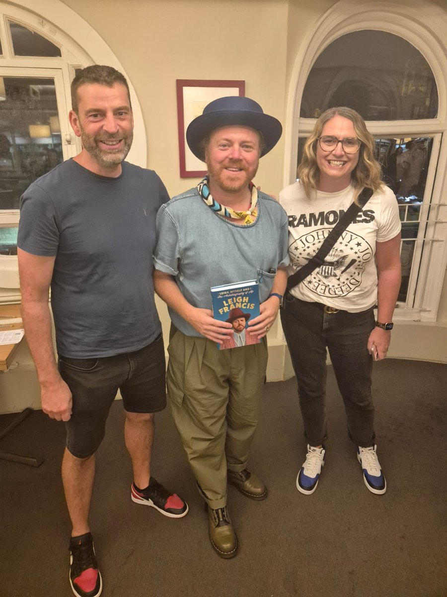 kateedwards79's tweet photo. Brilliant night at @JarroldNorwich meeting @LeighFrancis what a great guy…. Could’ve listened to your stories all night! Thanks again for the video for @dave_ghanabrown and Lottie at Butlins 🤣 https://t.co/0k6D25VVyc