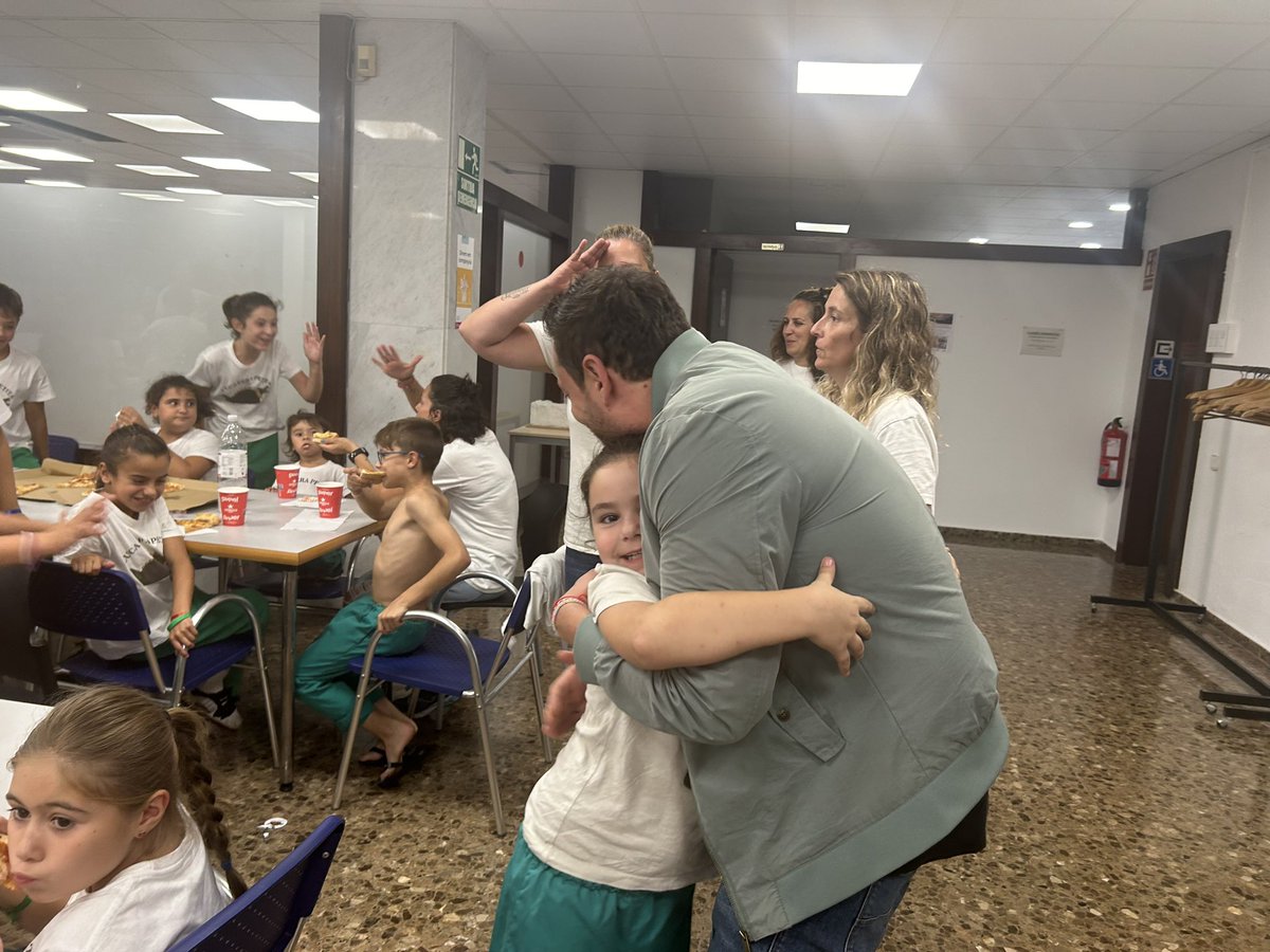 Rubén Viñuales /♥️ (@rvinualestgn) on Twitter photo 🤍 Milions de gràcies a la família de la <a href="/CucaferaTGN/">Cucafera Tarragona</a> que avui m'ha obert els braços i m'ha fet partícip del sopar que cada any celebren amb motiu de les festes de #SantaTecla.
És un orgull veure com us impliqueu i estimeu les festes 🫱🏻🫲🏼 🤍 Milions de gràcies a la família de la <a href="/CucaferaTGN/">Cucafera Tarragona</a> que avui m'ha obert els braços i m'ha fet partícip del sopar que cada any celebren amb motiu de les festes de #SantaTecla.
És un orgull veure com us impliqueu i estimeu les festes 🫱🏻🫲🏼