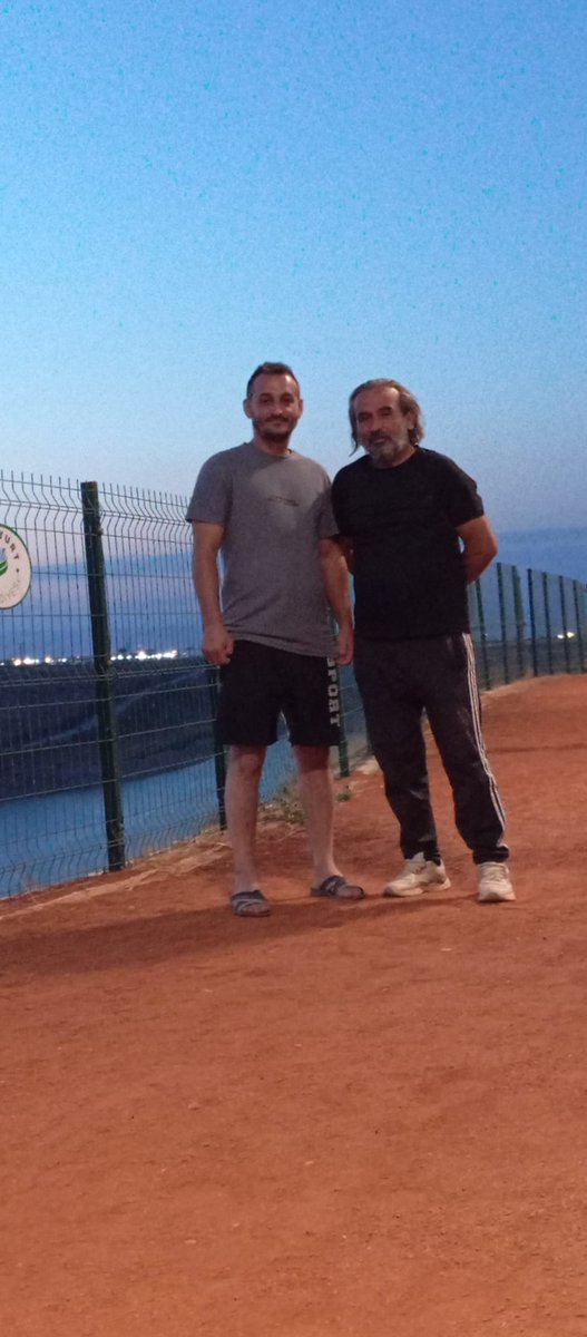 Herkesin özlediği bisey var senin hasretin ne ki