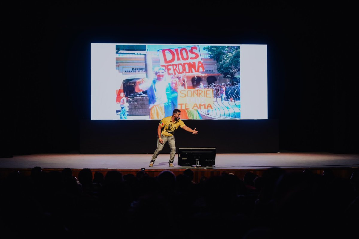 Es un honor apoyar iniciativas que buscan guiar a nuestros jóvenes hacia un futuro libre de adicciones. 

Fue un gusto formar parte, junto a mi esposa <a href="/pattyruibal/">Patricia Ruibal</a>, del 5to Foro de Prevención “Advertencia” ⚠️ con alumnas y alumnos de distintos planteles de bachillerato. 

Muchas