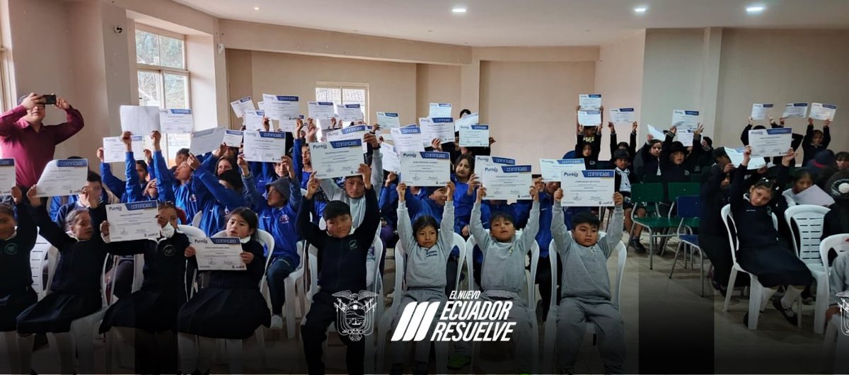✨ ¡Orgullosos de seguir avanzando! 

👩‍🎓👨‍🎓En el #PuntoDigitalGratuito San Pablo, provincia de Loja, entregamos 100 certificados a niños y jóvenes que participaron en nuestras capacitaciones en TIC. 📚💻
🧵