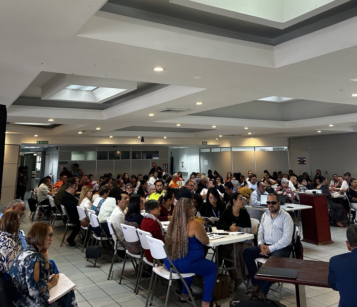 Hoy, el MEP y la Municipalidad de San José, realizamos una capacitación sobre contratación pública para más de 170 miembros de juntas de educación del cantón