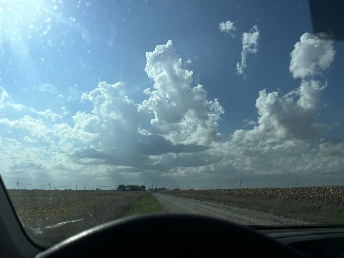 WxCjs's tweet image. let’s see if anything happens or if I get a good tan this afternoon