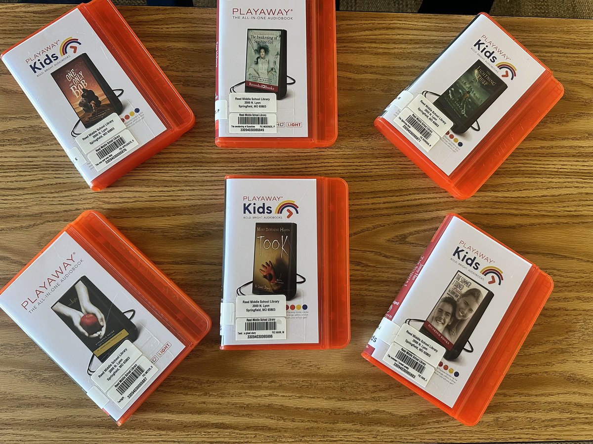 AngieBuis1's tweet image. Welcome Playaways to the @ReedAcademy1  Library! #SPSreadtosucceed @officialSPS @DrGrenitaLathan #audiobooks
