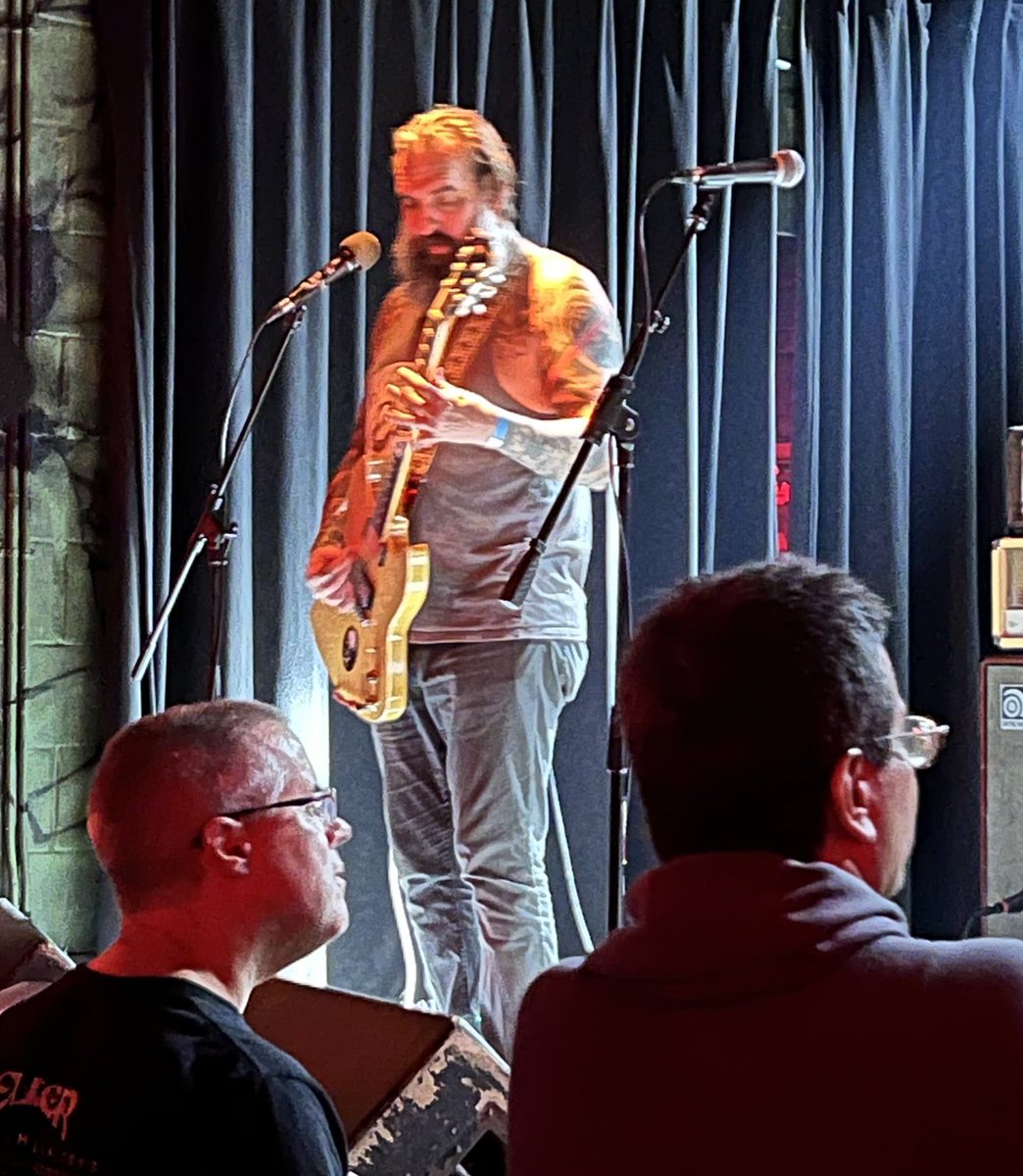 usanachris's tweet photo. Seeing one of my favorite bands @gozu666 for the 3rd time in a year in Chicago is not a problem for me.  Super heavy set last night.  Best American Rock Band playing today!   🤘🔥. #Reggies #livemusic https://t.co/CbaVOuwgny