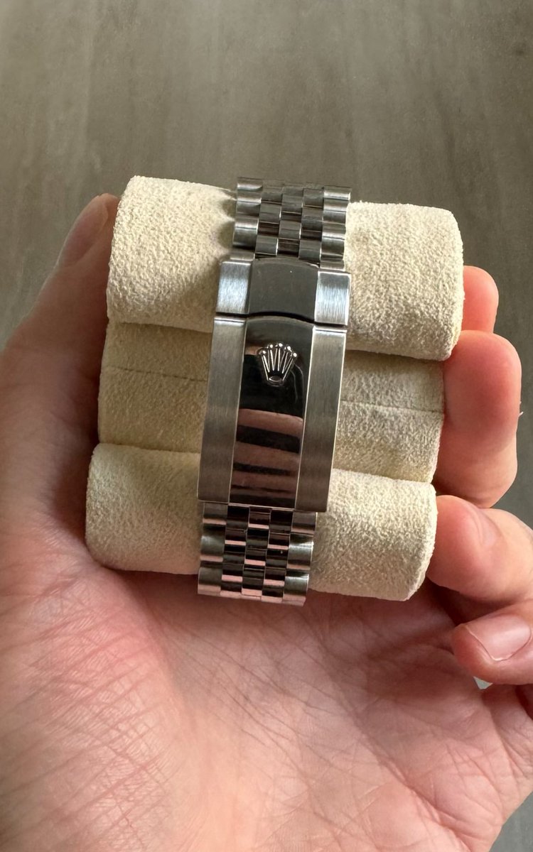 Möbius (@secondemorte) on Twitter photo 🚩A vendre : Rolex Datejust 126234 Mint Green 
- Boîtier 36mm acier
- Bracelet Jubilee
- Full set (boîte & papiers d’origine)
- Année 2024
12000 USDT (≈10800€ au cours actuel)
Dm ouverts 📩 🚩A vendre : Rolex Datejust 126234 Mint Green 
- Boîtier 36mm acier
- Bracelet Jubilee
- Full set (boîte & papiers d’origine)
- Année 2024
12000 USDT (≈10800€ au cours actuel)
Dm ouverts 📩