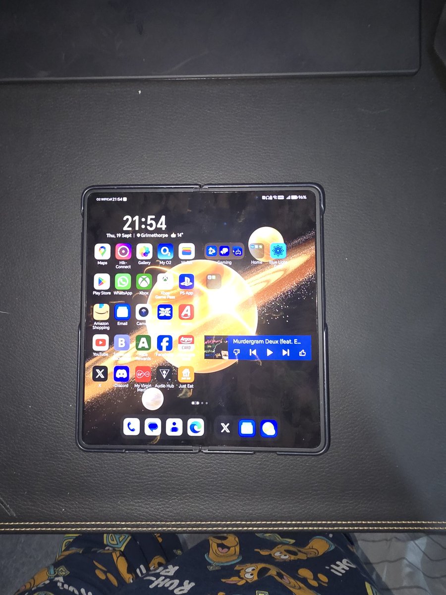 Brev2034's tweet image. New phone day, let&apos;s see what the @Honorglobal #magicv3 is like #foldable