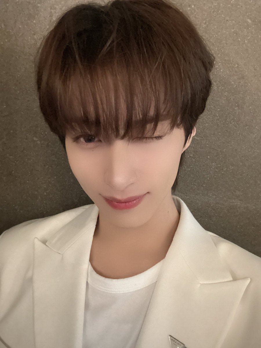 📸|| Actualización de Xion en fromm 🐶💌

🐶: Este es una linda mascarilla de Mickey Mouse

🐶: Kkyu? 📸

Cr. 1001update || ONEUS_Ecuador 
#ONEUS #원어스 #시온 #XION