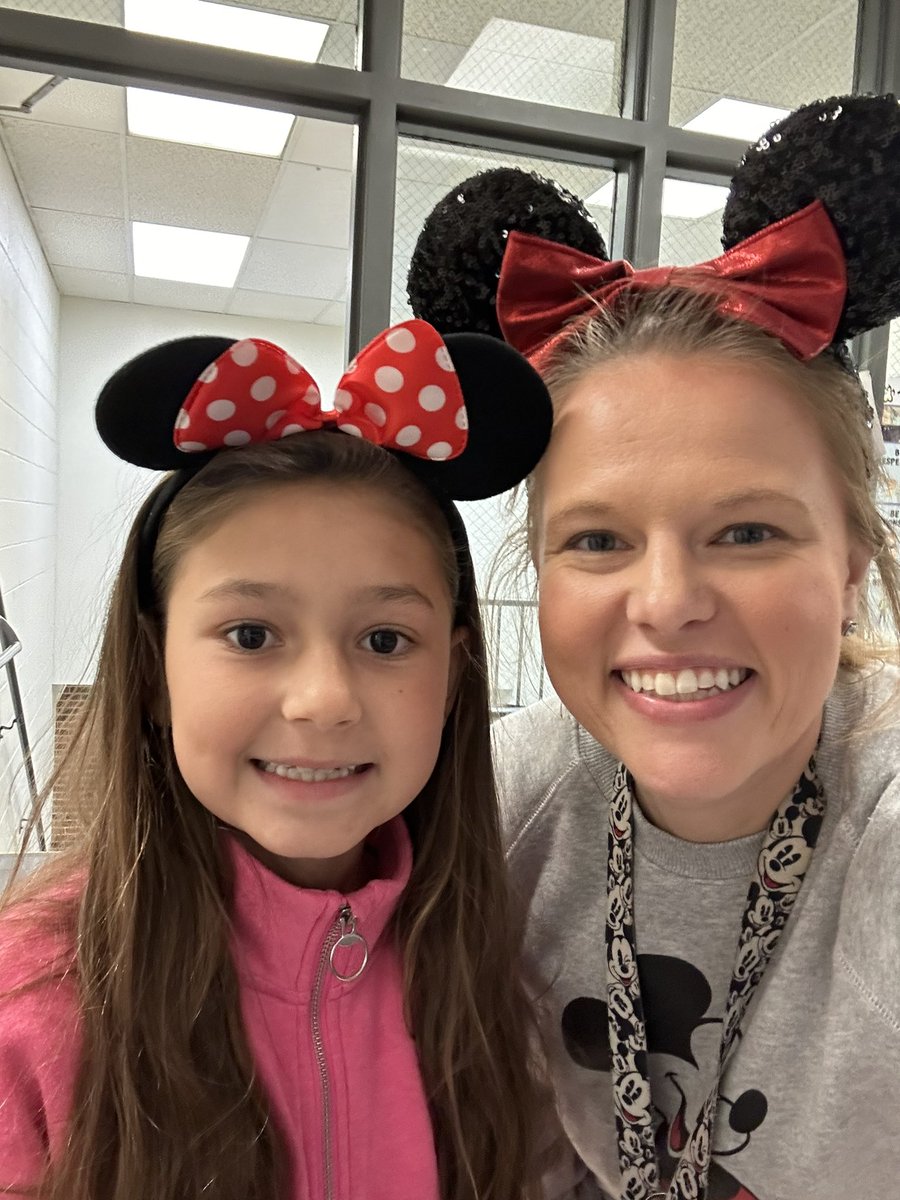 missdepa2's tweet photo. Disney Twins for Character Day! #ESD20Learns https://t.co/7gWpiYln8g