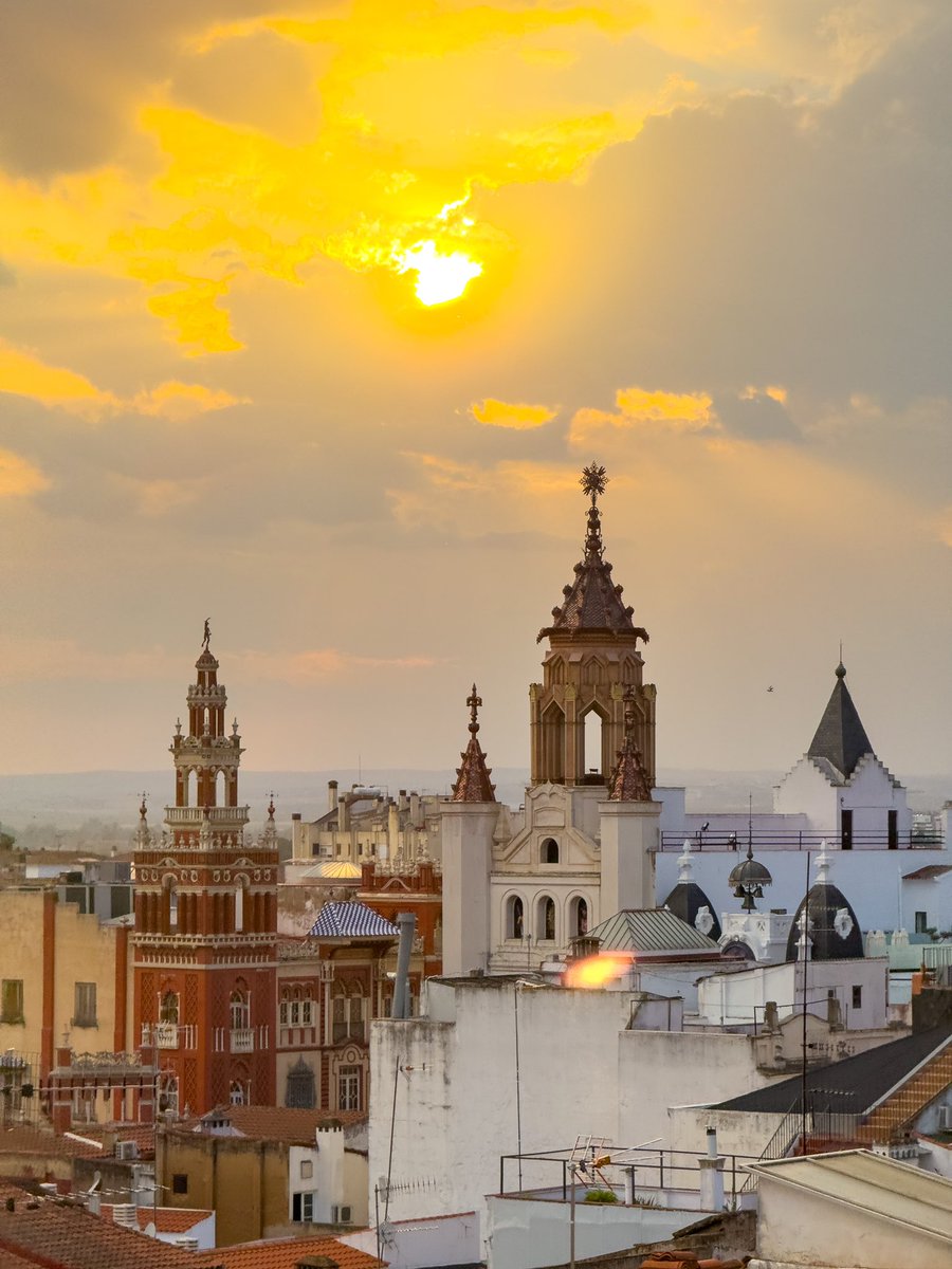 paabloestevez's tweet photo. Hoy he disfrutado de unas vistas preciosas de Badajoz 😍 https://t.co/kU3yCD9ok2