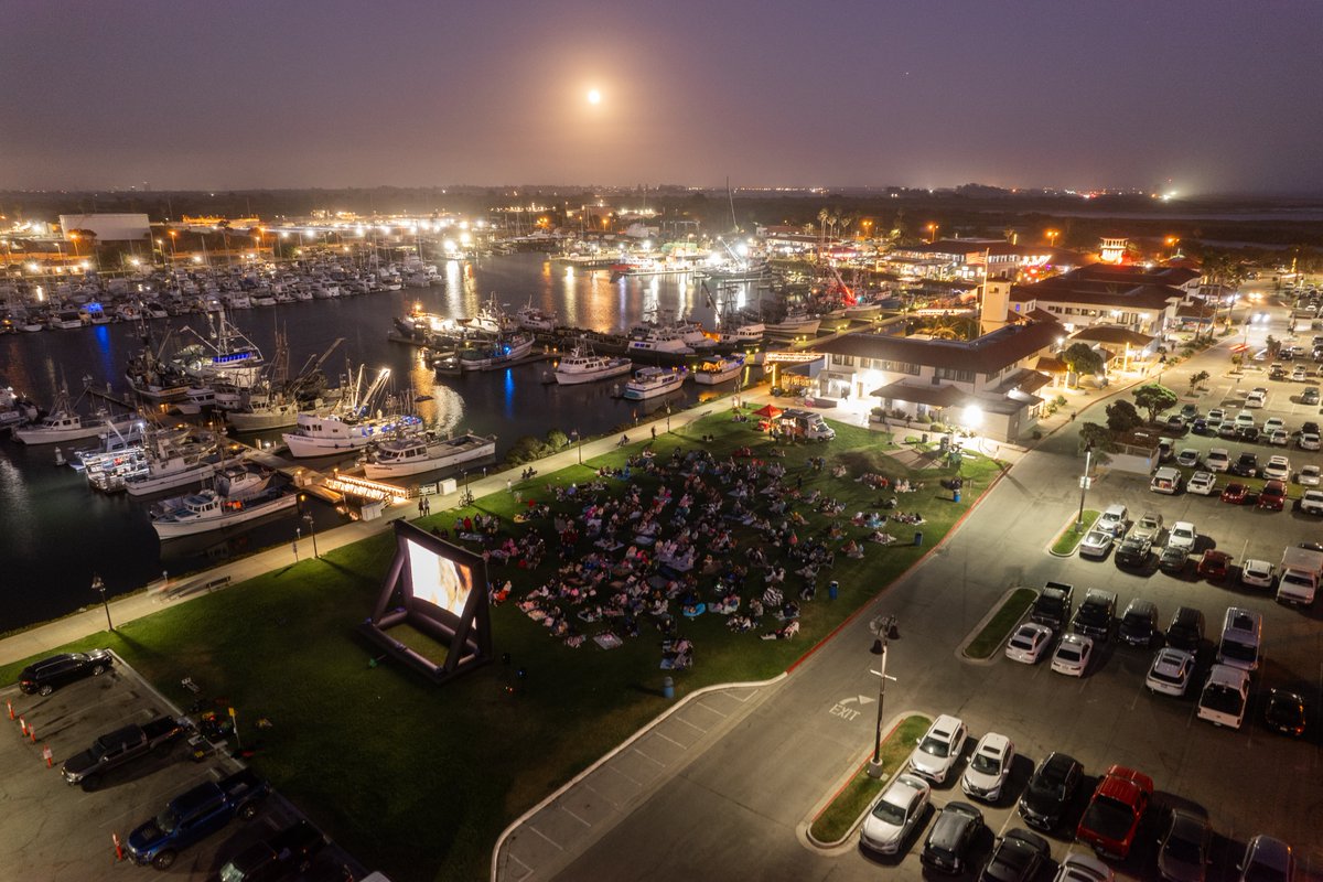 VenturaHarbor's tweet photo. Join us for a FREE outdoor screening of #Hook at @VenturaHarbor this Sat. evening! Pre-movie fun starts at 6pm:
· Pirate Ship #PlayStructure
· Meet #Pirates & Parrots
· Live Action Sword Play
· Snap a pic w/ #Tink
Bring chairs & blankets - enjoy the show👉https://t.co/lpwXpgKLPU https://t.co/iIea1ktZOS