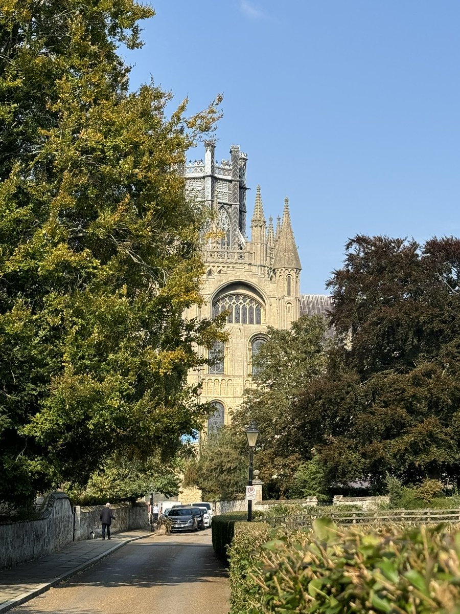 SeanFarrell67's tweet image. Bittersweet day, returning to @Ely_Cathedral in glorious sunshine but to say goodbye to Richard. 
Bravi tutti to the musicians who produced a beautiful requiem mass (Faure, plus other treats). He would have loved it. Great to see old friends