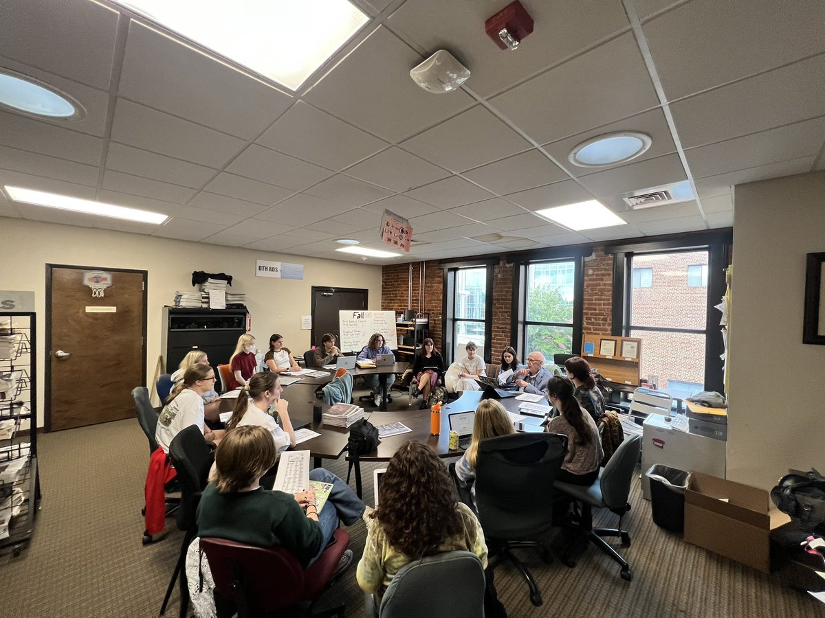 DTHCityState's tweet photo. City Desk is gearing up for election season! We had our first workshop today with a special appearance from @gercohen to talk to us about all the nitty gritty of student voting. Stay tuned for something awesome, it's almost time! https://t.co/r767S7U9zp