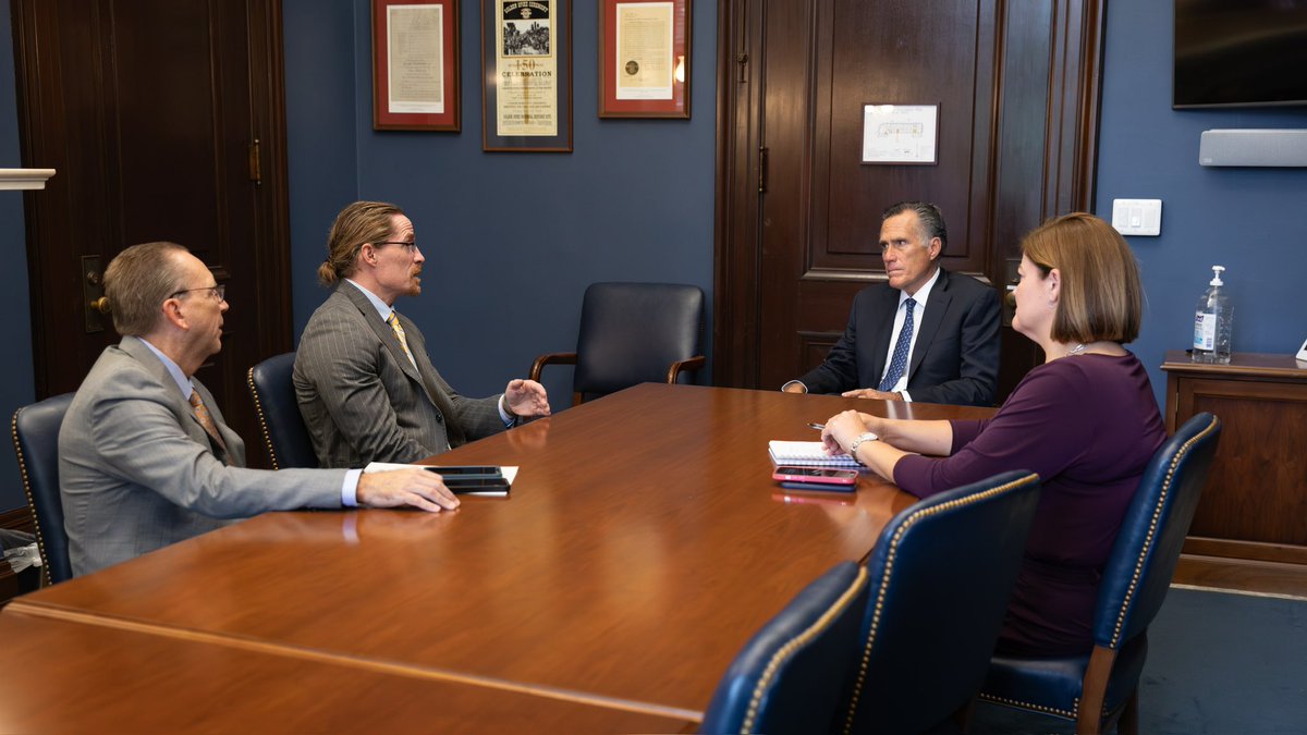 SenatorRomney's tweet image. Salt Lake Community College provides Utahns from all walks of life access to a quality education. Enjoyed meeting with the new @SLCC_President Greg Peterson to discuss how @SaltLakeCC is preparing students for meaningful, in-demand careers that will support Utah’s economy.