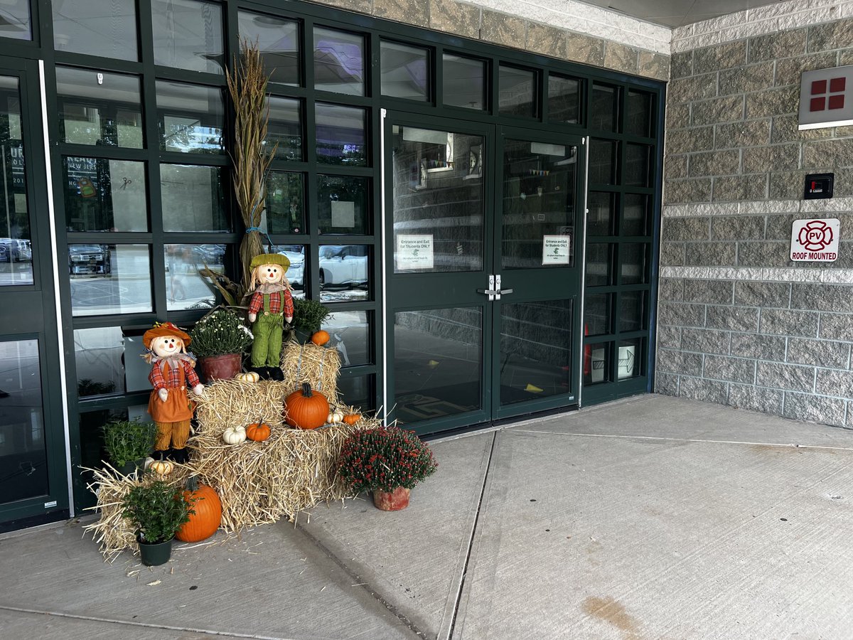 HowellTwpGrnvl's tweet photo. Thank you to the Greenville School PTO for supporting our school and making us Fall ready. Gators Lead #HTPSHowellLeads https://t.co/6VgMlRGK0W