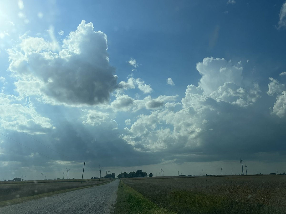 WxCjs's tweet image. Clouds are taller. Good trend