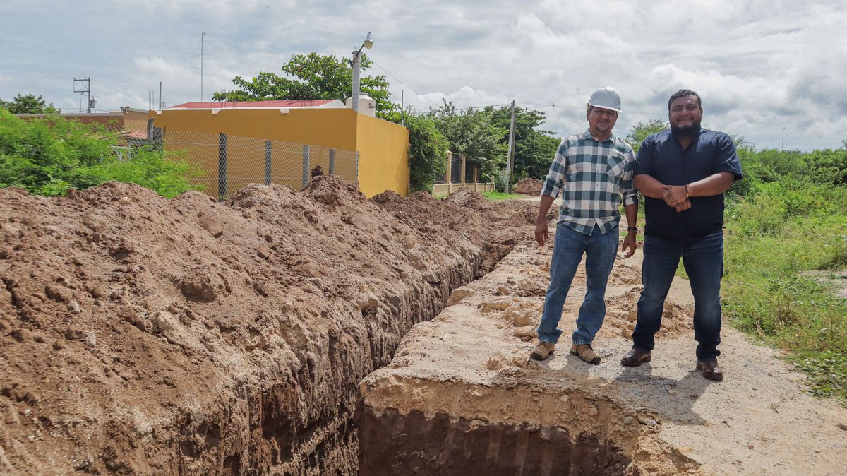 soyoaxaquenosr's tweet photo. GOBIERNO DE JUCHITÁN REALIZA OBRA DE DRENAJE SANITARIO EN LA COLONIA EL ÁNGEL https://t.co/RN9Q26nnVW https://t.co/EPmNl8J4ff
