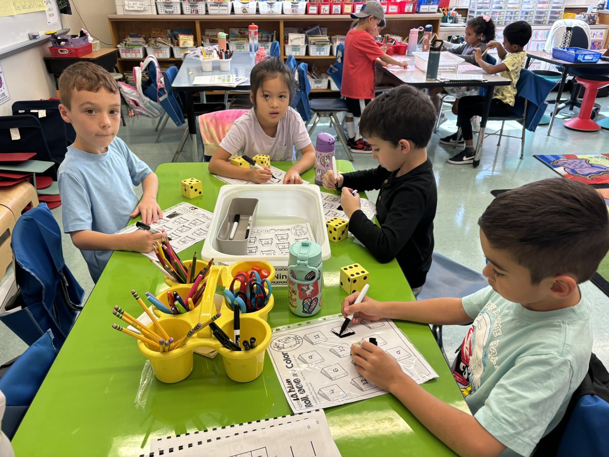 It’s only our second time in math centers! Happy to see how these SS are settling into routines and enjoying working together. #ewlearns <a href="/NorthSideEW/">North Side School</a>
