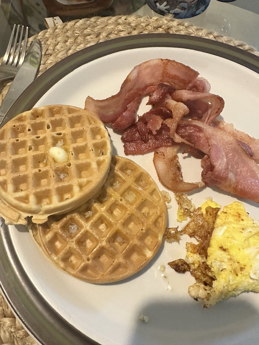 migueldgc's tweet photo. Muy rico desayuno / Pero 😅 https://t.co/Rj85GoY83r