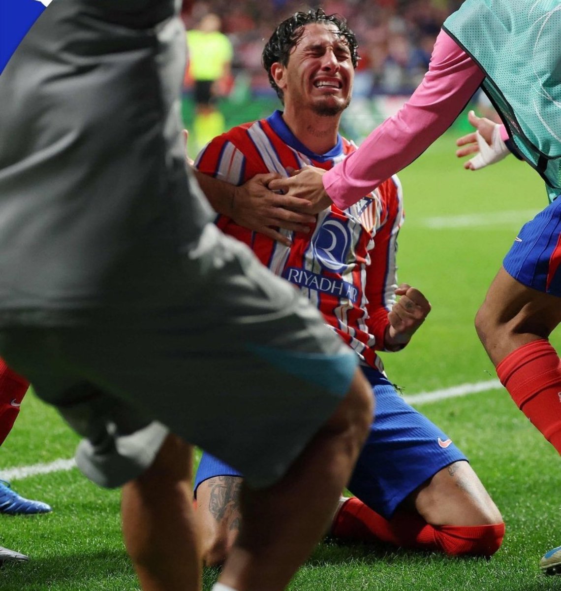 Sus lágrimas son las nuestras.
A tus pies comandante.