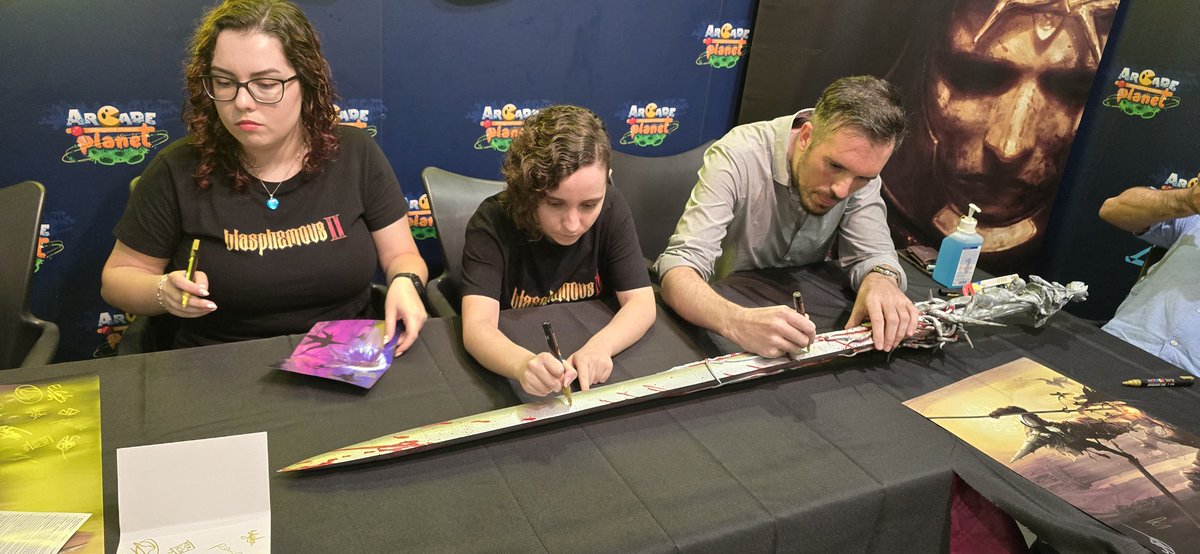 VisualMemory98's tweet photo. Tarde fantástica en #ArcadePlanet con los verdaderos protagonista de #Blasphemous. Conocer a los desarrolladores de #TheGameKitchen fue algo inmenso y lo mejor poder pasear a #MeaCulpa creacion de mi amigo Tote. Gracias Equipo, sois los mejores. @arcade_planet @TheGameKitchen. https://t.co/gScEYW6MBK