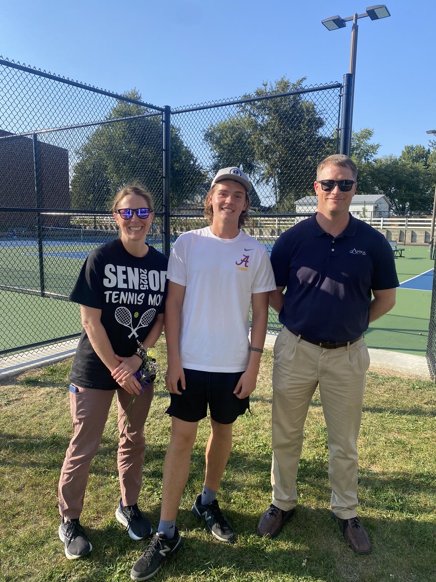 SteveLantz1's tweet photo. Thank You Senior Tennis Players and Parents! https://t.co/NNQnRPkoU6