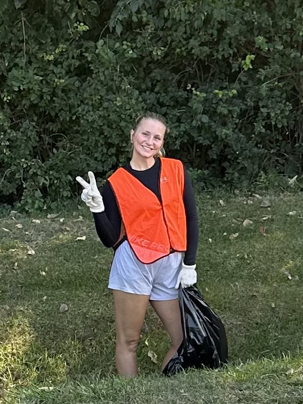 <a href="/LLCC_LoggersWBB/">Lincoln Land Loggers WBB</a> ready for some Community Service on Toronto Road.