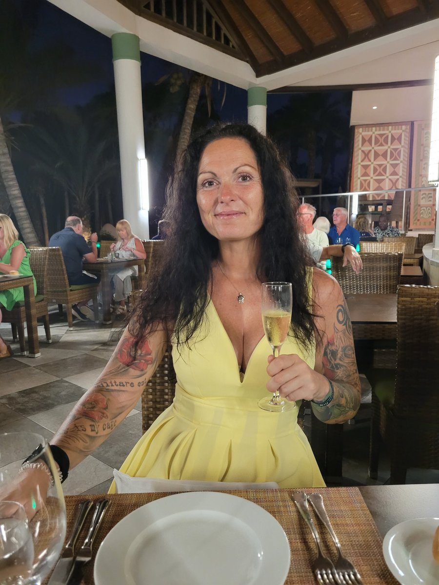 AnniKG4's tweet image. Vorletzter Abend....

#FriendsTogether