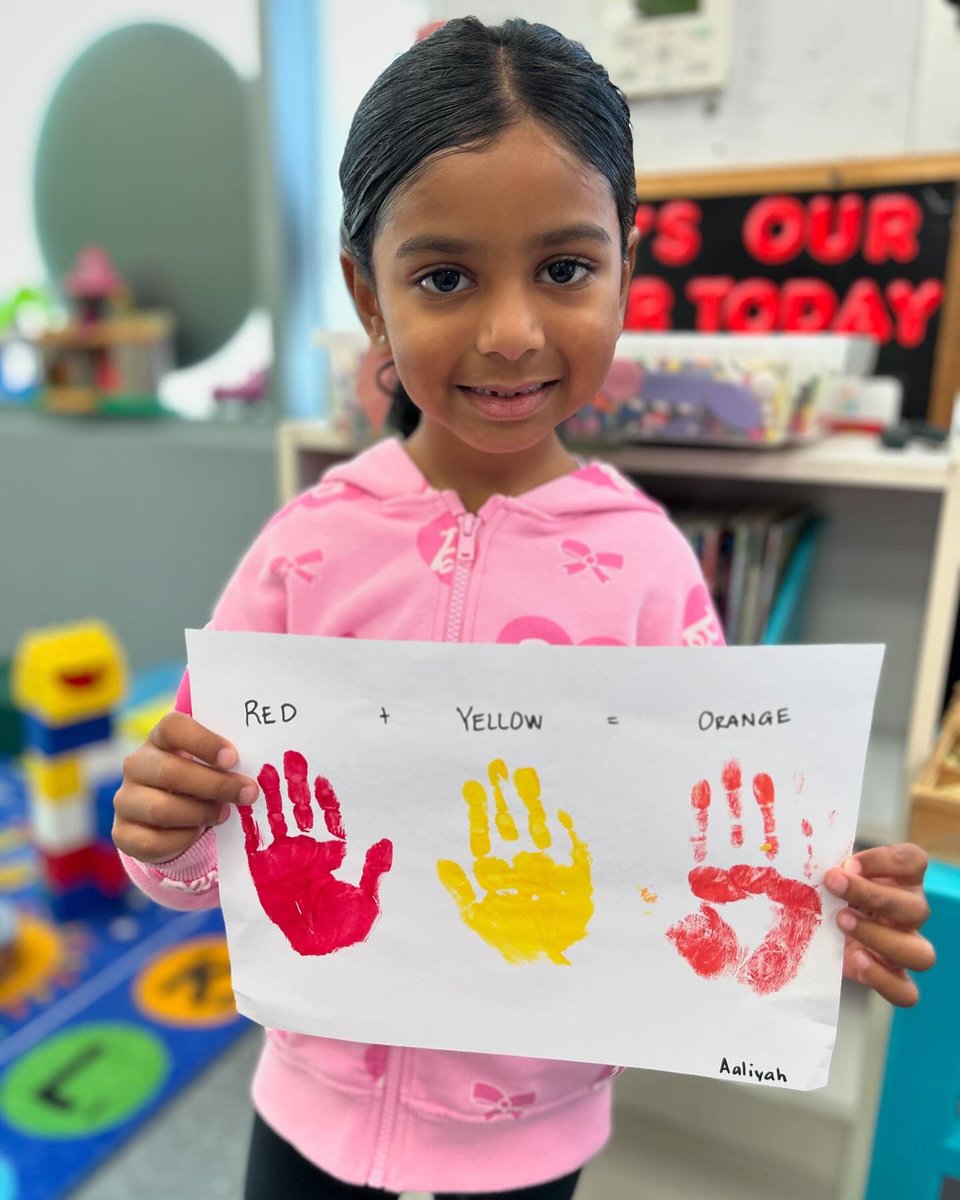KinderKollegePS's tweet photo. Is this Art Class 🎨or Math Class?! ➕➖
It’s both!! It’s COLOUR MATH!  🔴 ➕ 🟡 🟰 🟠 
#colours #colourmath #red #yellow #orange #mixingcolours #mixingcolors #primarycolors #primarycolours #colourblending #secondarycolors #kindergarten #kindergartenclassroom https://t.co/5rlasaIGgr