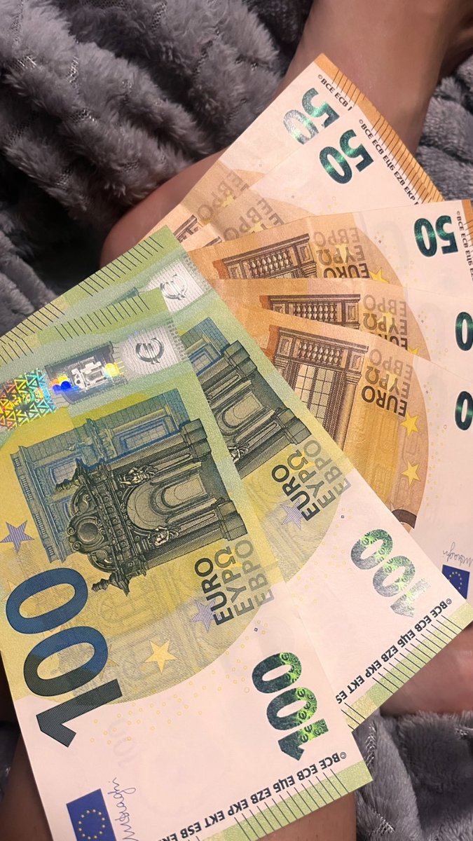 LittleBeexo's tweet photo. 1850 € and counting till end of the month 👣

taking deposits &amp; cashmeets 💰 

•finD findom feet fetish• https://t.co/8eU6TD1cLV
