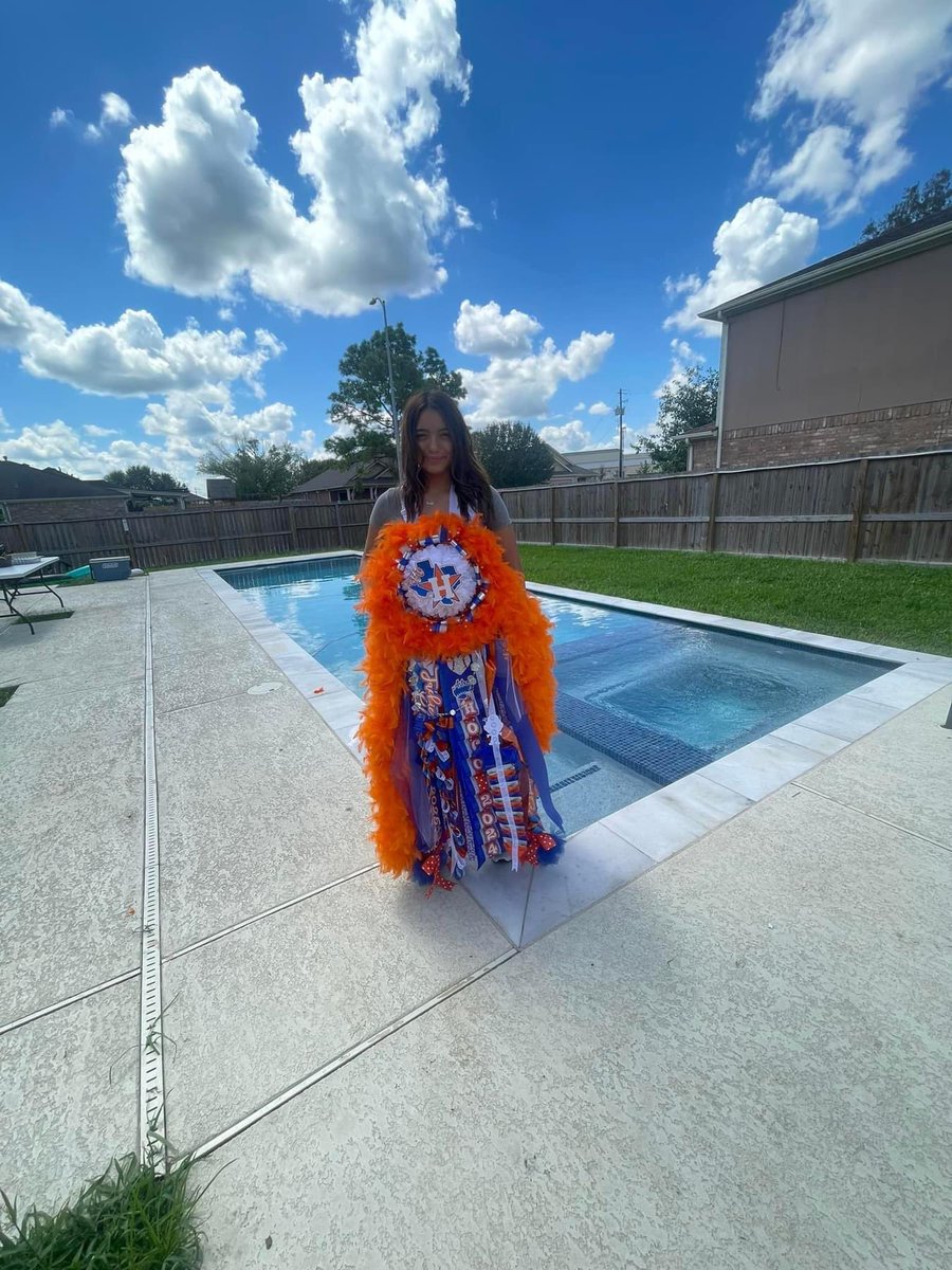It’s my niece Senior year! She choose the BEST mum. 🧡💙 <a href="/astros/">Houston Astros</a>