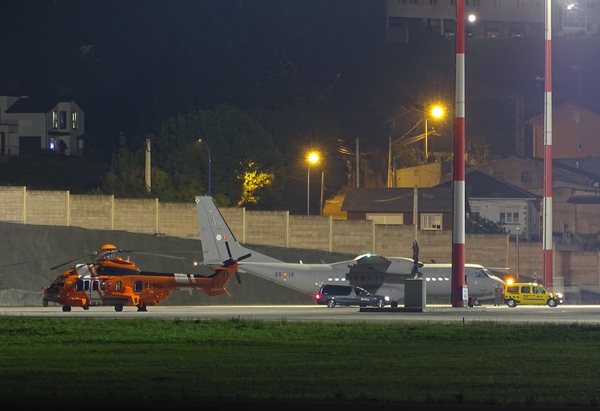 EloyTP's tweet photo. Acaba de aterrizar 🛬 en el aeropuerto de Alvedro un avión militar español 🇪🇸 CASA C-295 ✈️procedente de la Base de Rota. https://t.co/d1WNjS3fDL
