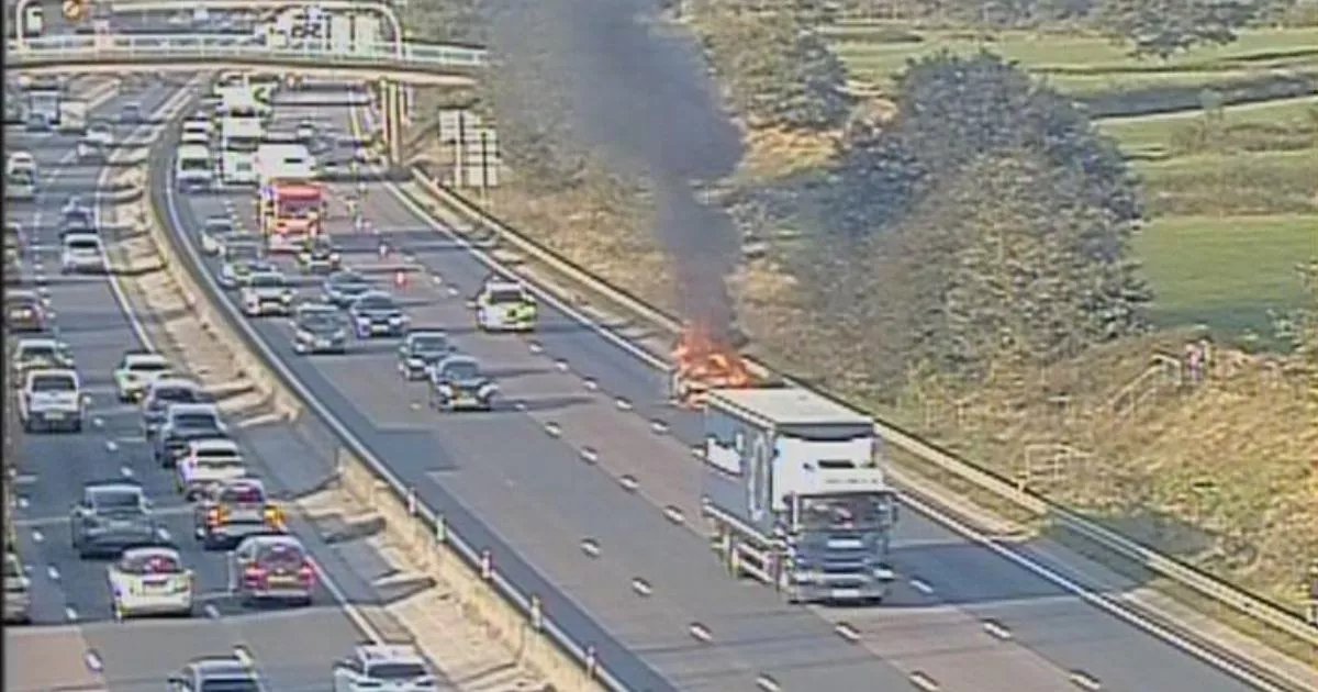 Smoke billows from M6 Cheshire car fire as drivers face delays dlvr.it/TDS0Sp