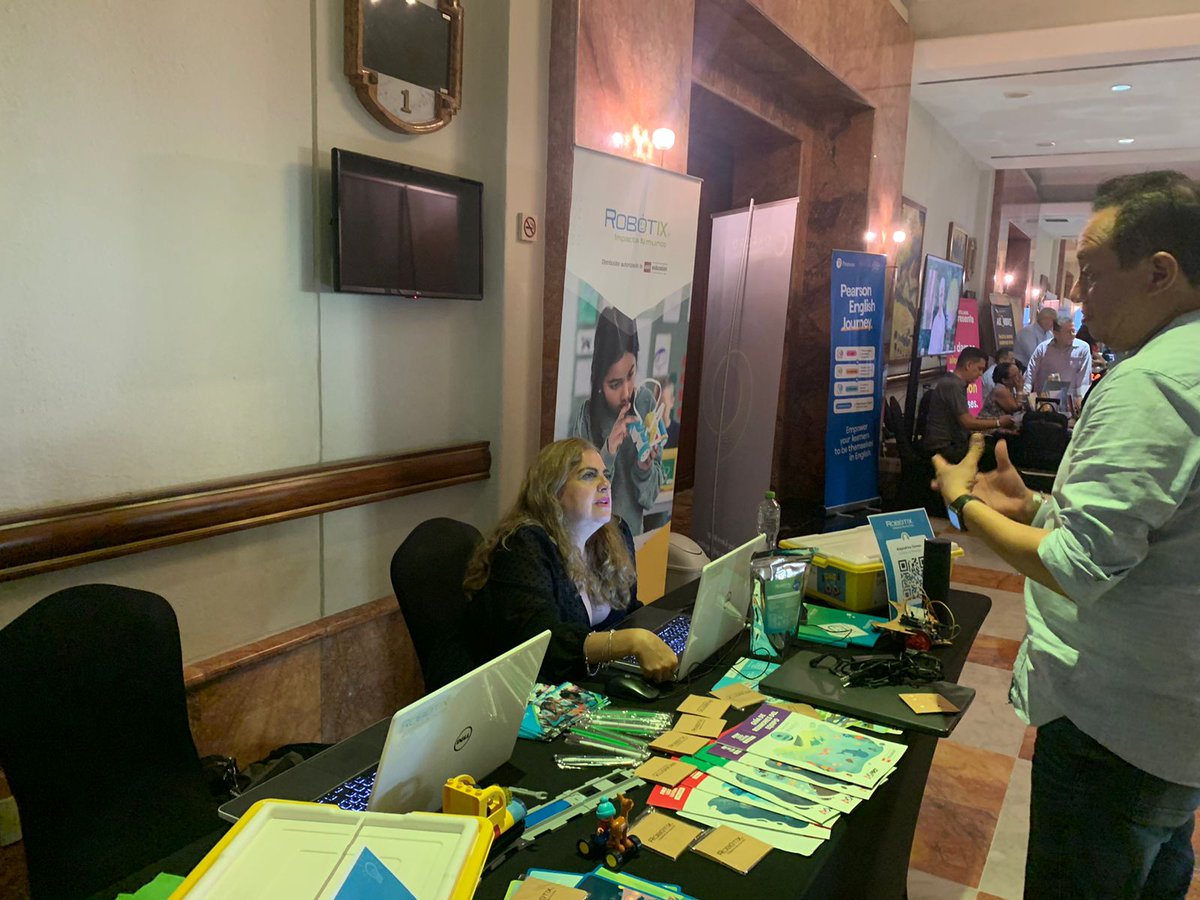 SoyRobotiX's tweet image. Estuvimos en el Seminario Nacional de Profesionalización Académica de la Red de Colegios Semper Altius en Cancún, compartiendo nuestros programas educativos con prefectos y coordinadores.👩‍🏫

Agradecemos la invitación para ser parte de este evento.

#SoyRobotiX #STEAM+