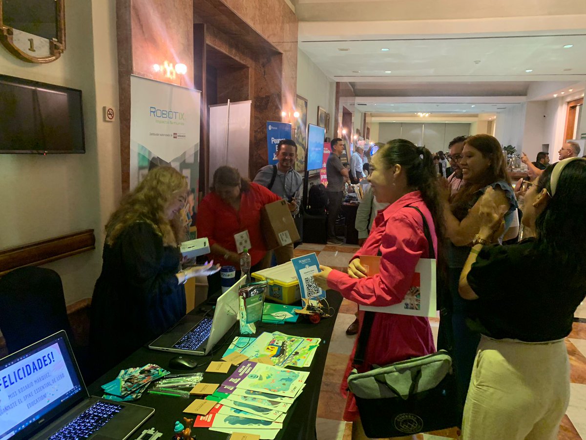 SoyRobotiX's tweet image. Estuvimos en el Seminario Nacional de Profesionalización Académica de la Red de Colegios Semper Altius en Cancún, compartiendo nuestros programas educativos con prefectos y coordinadores.👩‍🏫

Agradecemos la invitación para ser parte de este evento.

#SoyRobotiX #STEAM+