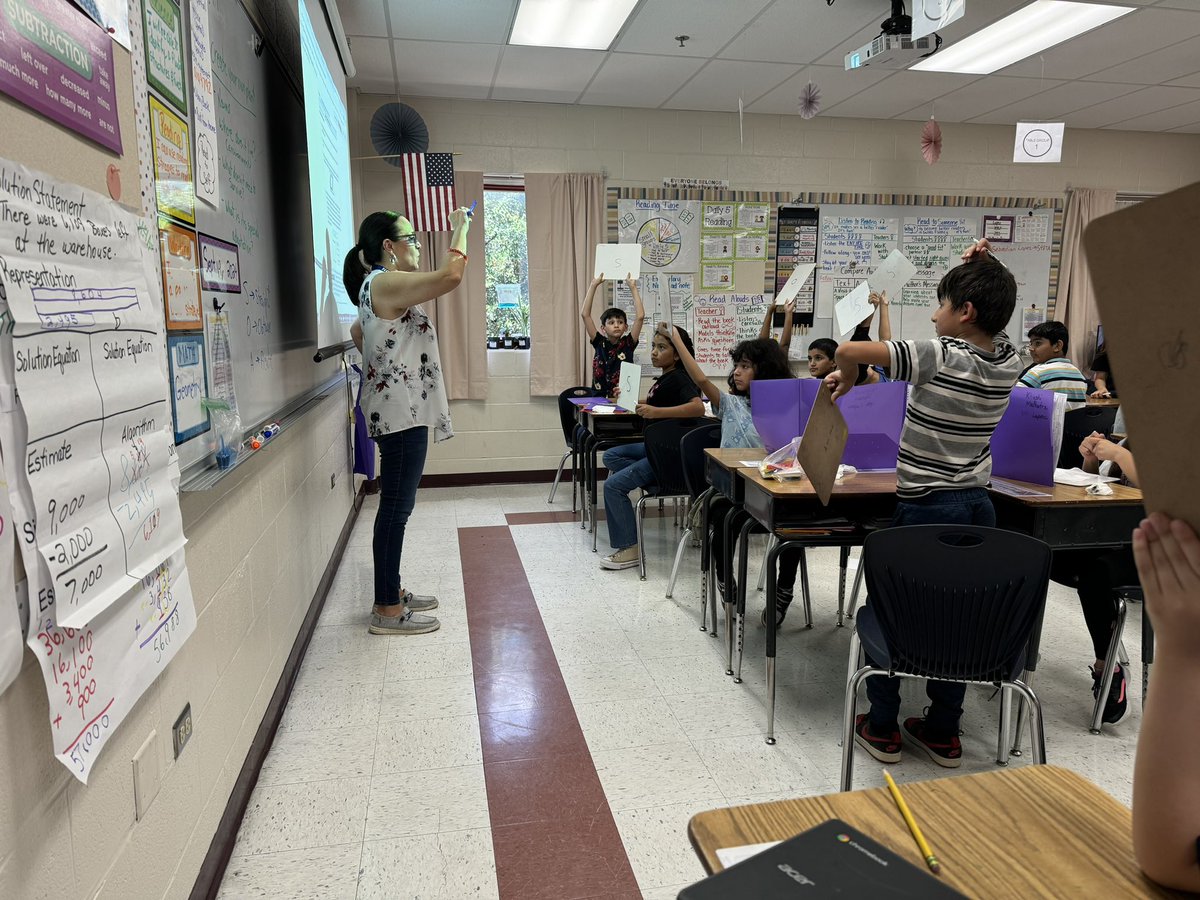 __MrsLeon's tweet photo. Whole group instruction can be a challenge but it’s so powerful when your whole class is ENGAGED! Reviewing types of angles in 4th grade with Mrs.Lopez! @NISD @NISDMcDermott https://t.co/5psbPODhhh