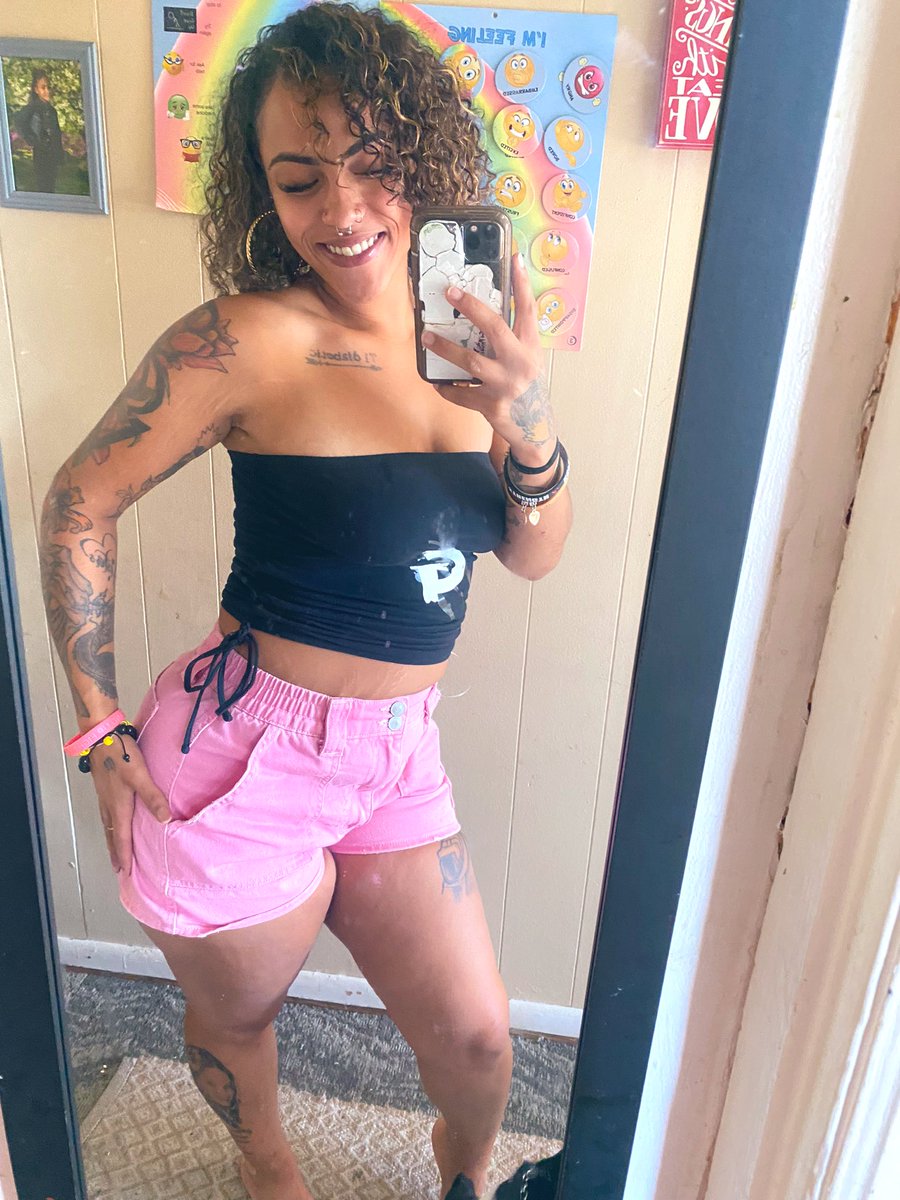 PeachesReid1's tweet photo. Cause I be forgetting to post my pics on Twitter too🥲🧡🫶🏽😘😘 https://t.co/5yf9PGpTnh
